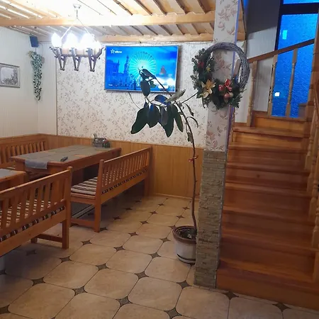 U Slavika Lodge Yasinya